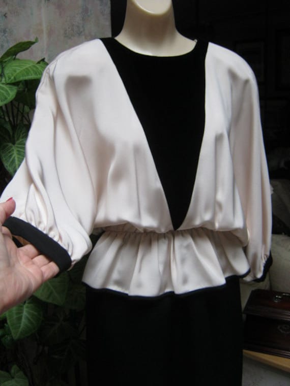 Vintage 70s black and ivory dolman sleeve evening