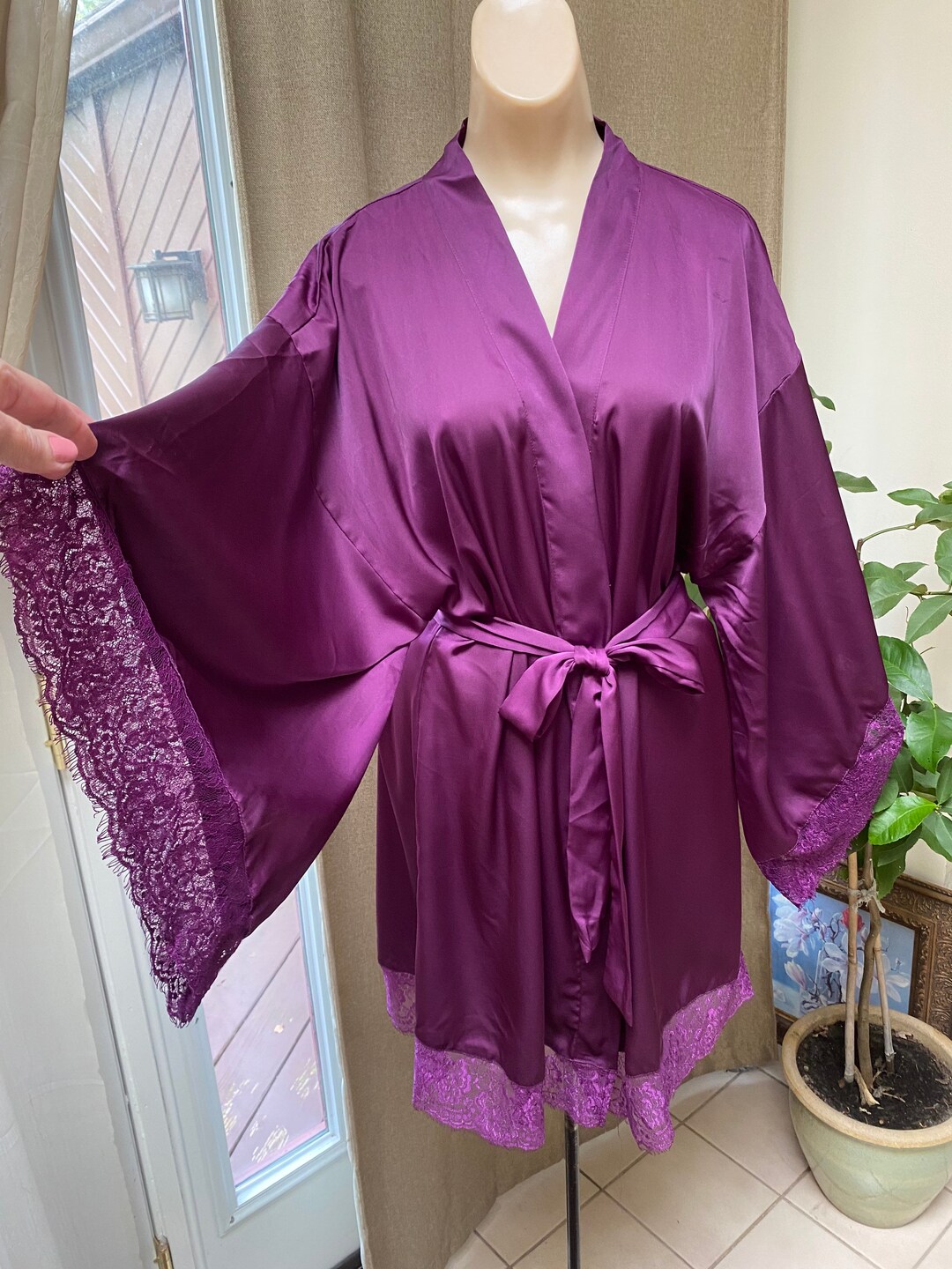 Vintage Deep Plum Silky Feel Wrap Tie Robe M, Lace Trim Purple Magenta ...