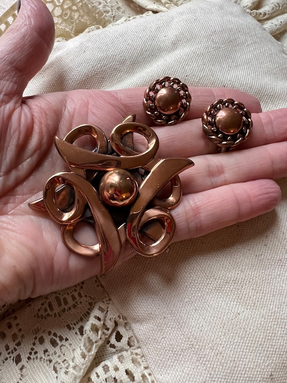 Vintage copper (look) brooch/pendant clip earrings