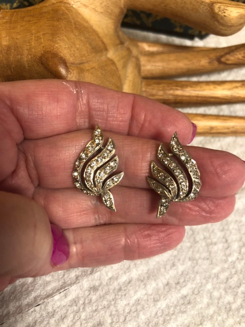 angel wings dress clips Vintage clear rhinestones silvertone swirling shoe clipsdress clips angel wings shoe clips retro shoe clips