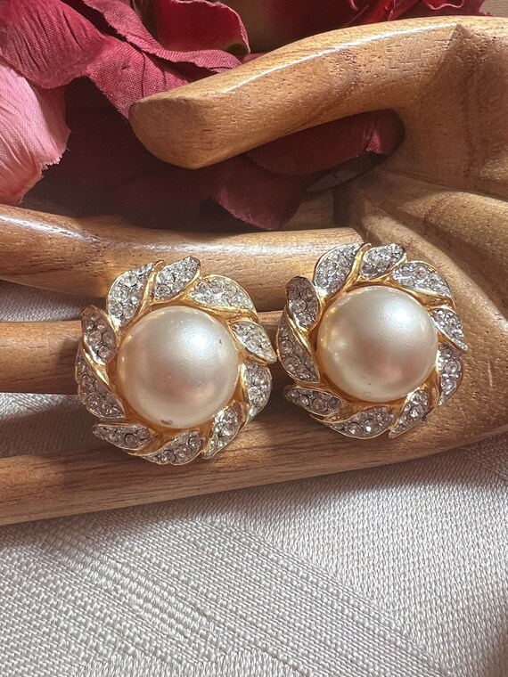 Vintage bold Kenneth Jay Lane faux pearl crystals 