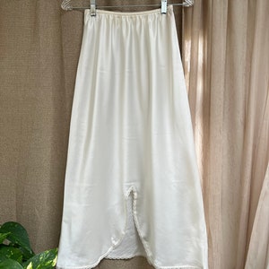 Vintage midcalf ivory sateen skirt slip M, Warner&#39;s A line shape half slip M, silky ivory quality half slip M, Warner&#39;s lingerie M