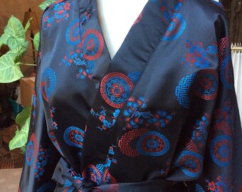 Vintage woman's Asian look kimono sleeves wrap robe, black wrap Oriental patterns kimono robe, Asian medallion patterns wrap tie robe sz M