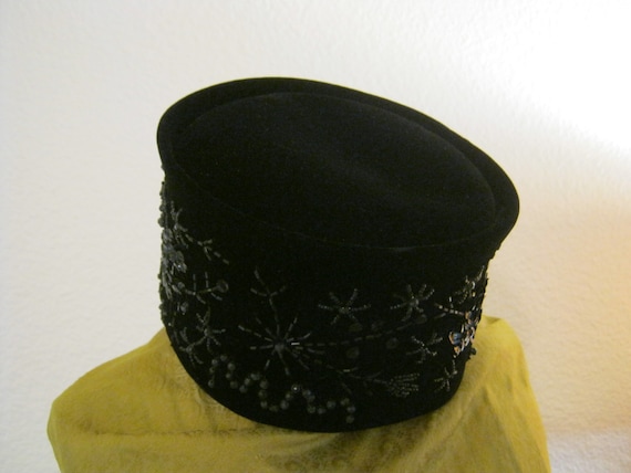 Vintage mid century elegant chic black velvety beaded pill box hat Junior B Vintage Mid Century Black Velvet Pillbox Hat W/ Black Jewel  main image 3