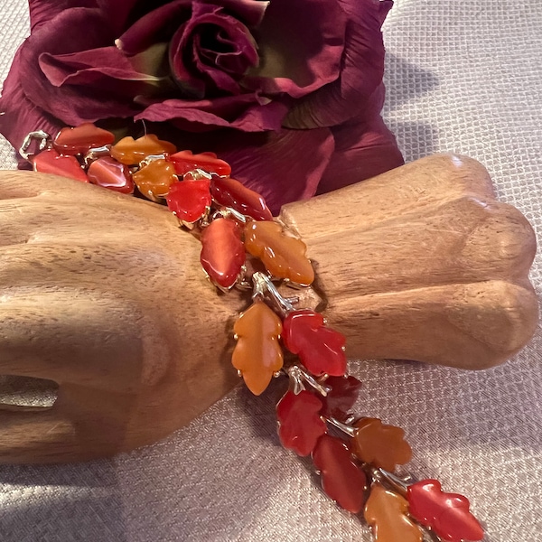 Vintage Lisner coral tones thermoset leaves bracelet, Lisner gold coral rust leaves bracelet 6 3/4", Lisner leaf bracelet, oak leaf bracelet