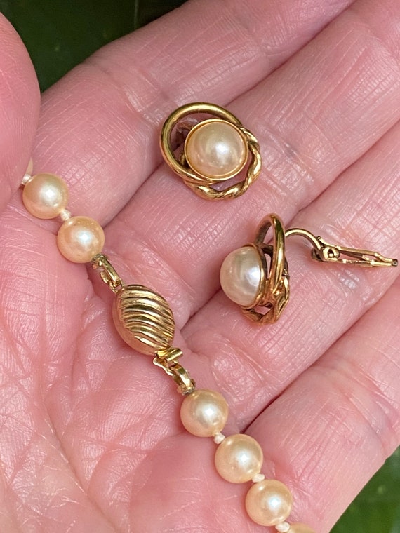 Vintage 3 piece beige pearls jewelry set, 15" kno… - image 7