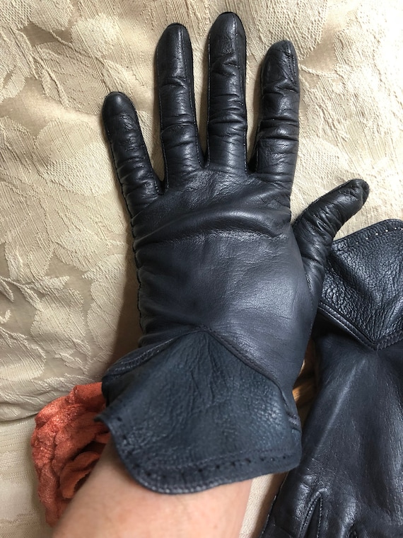 Vintage ink blue leather gloves sz 6 1/2, navy bl… - image 9