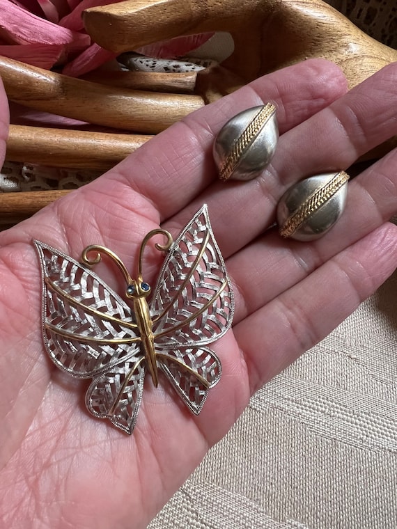 Vintage Avon 2 tone butterfly brooch earrings set… - image 1