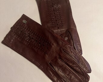 Vintage dark maroon Etienne Aigner perforated leather gloves S, small hands deep wine driving gloves 6, Aigner classic wine leather gloves S