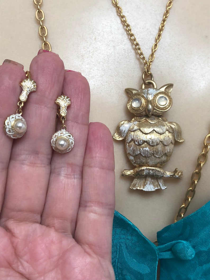 gold white owl pendant necklace matching clip earrings owl jewelry summer jewelry Vintage gold white owl pendant necklace