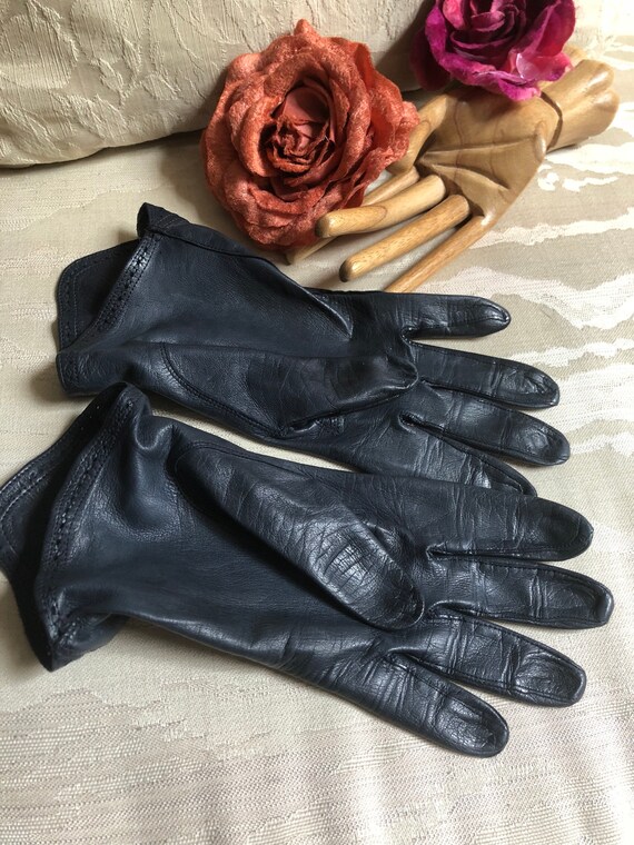 Vintage ink blue leather gloves sz 6 1/2, navy bl… - image 10