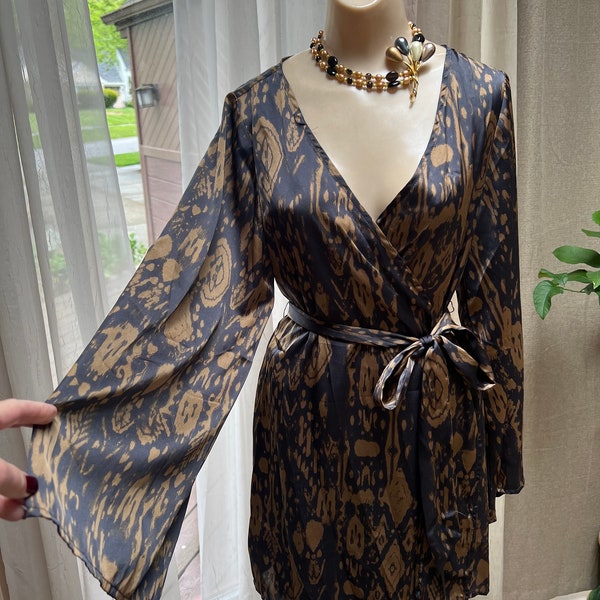 Vintage batik look XS/S wrap/tie short robe, dark grey/warm tan freeform pattern boho wrap/tie robe S, long bell sleeves boho short robe S