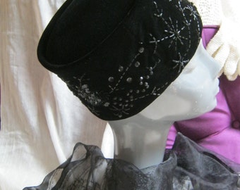 Vintage Midcentury Higher Pillbox Black Velvet Beaded Hat  display picture 2