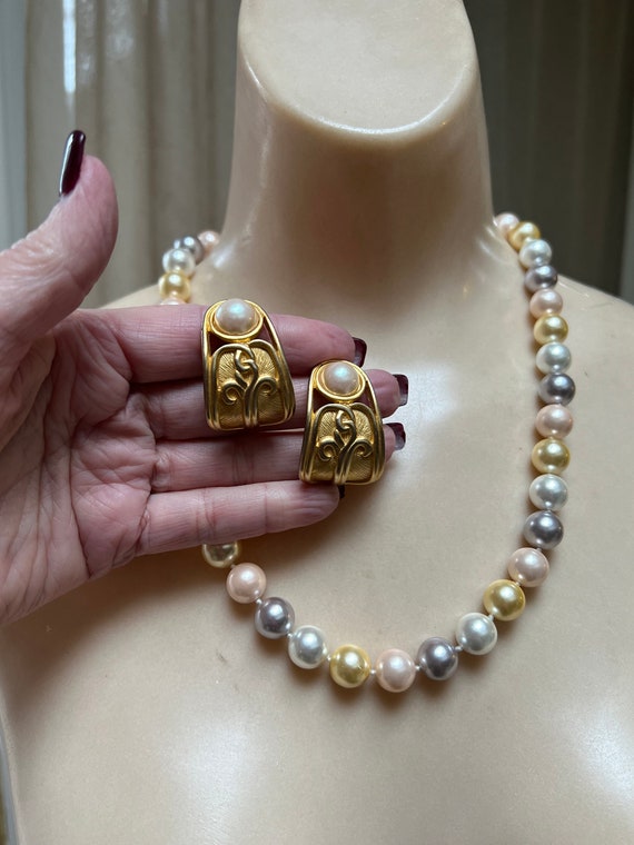 Vintage 20" pale natural tones faux pearl necklace
