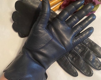 Vintage ink blue leather above wrist gloves sz 7, darkest navy blue leather retro gloves, scalloped wrist dark blue gloves, blue gloves