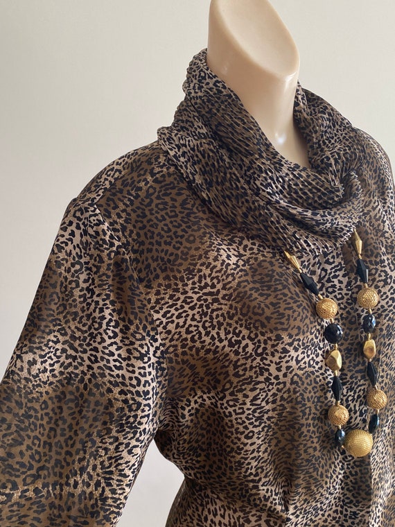 Vintage silky look mini leopard print blouse M, C… - image 9