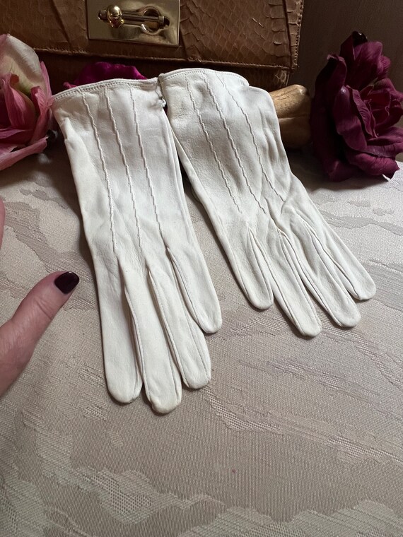 Vintage NWT cream doeskin fashion gloves S/6, smal