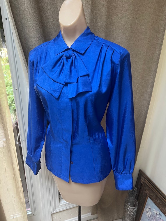 Vintage cobalt blue ruffled neck retro blouse S Shapely lapis blue slightly crinkled polyester blouse 6 detach ruffle cobalt blue blouse S