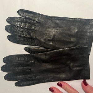 Vintage sz 7 black leather wrist gloves, Higbee&#39;s Italian made black leather wrist gloves, silk lined black leather wrist gloves