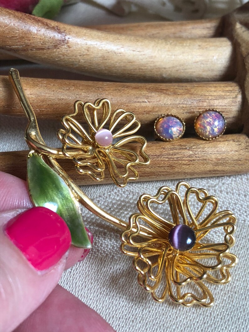 faux opals pierced earrings flower jewelry 2 flowers with purplepink beads Vintage delicate goldtone wire flowers brooch earrings set