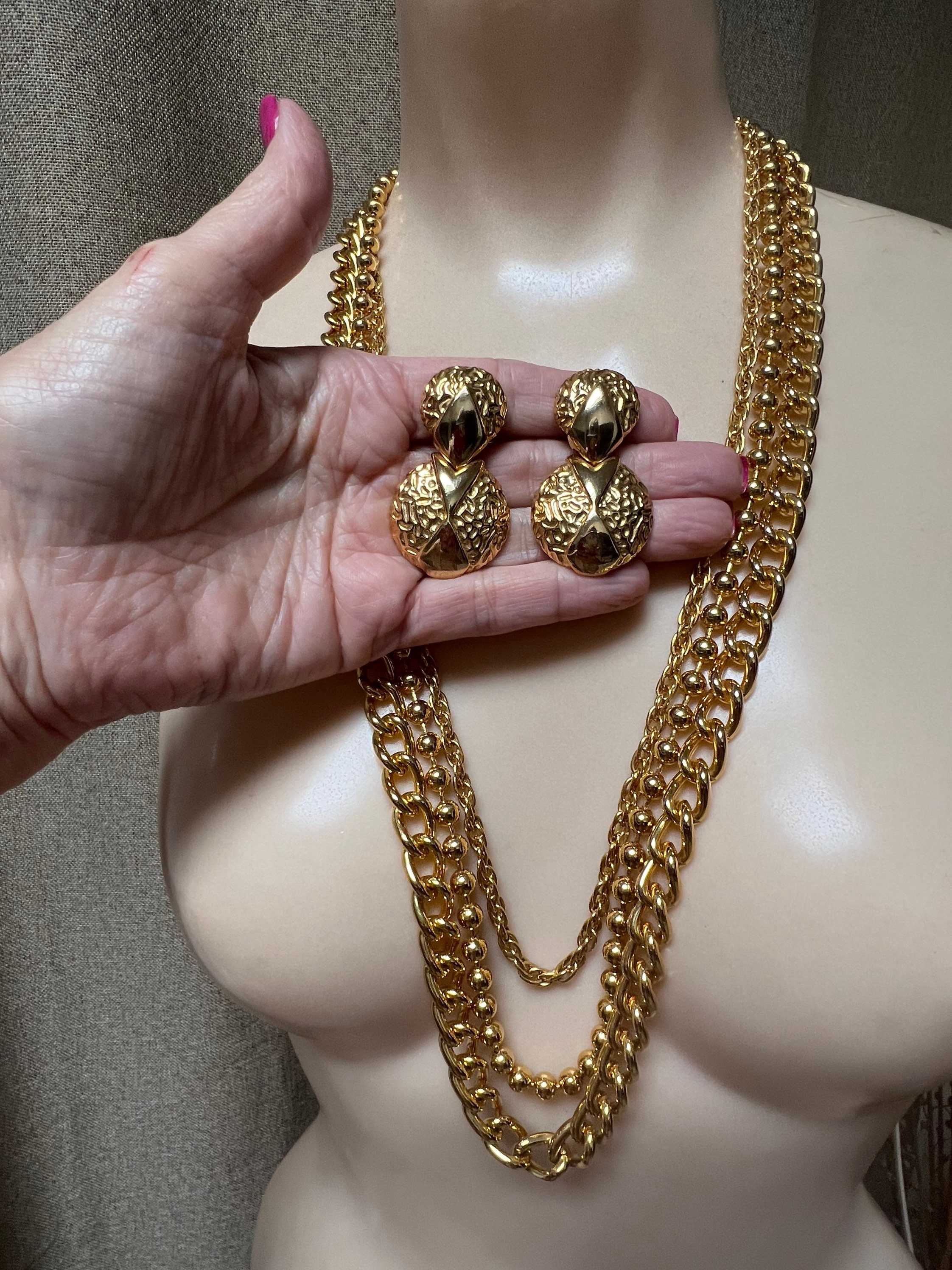 Collar de Tres Cadenas Bañadas en Oro de 18k: Belleza Vintage y