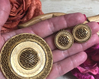 Vintage big round goldtone brooch clip earrings set, big statement textured goldtone pin clip earrings set, statement brooch set, jewelry