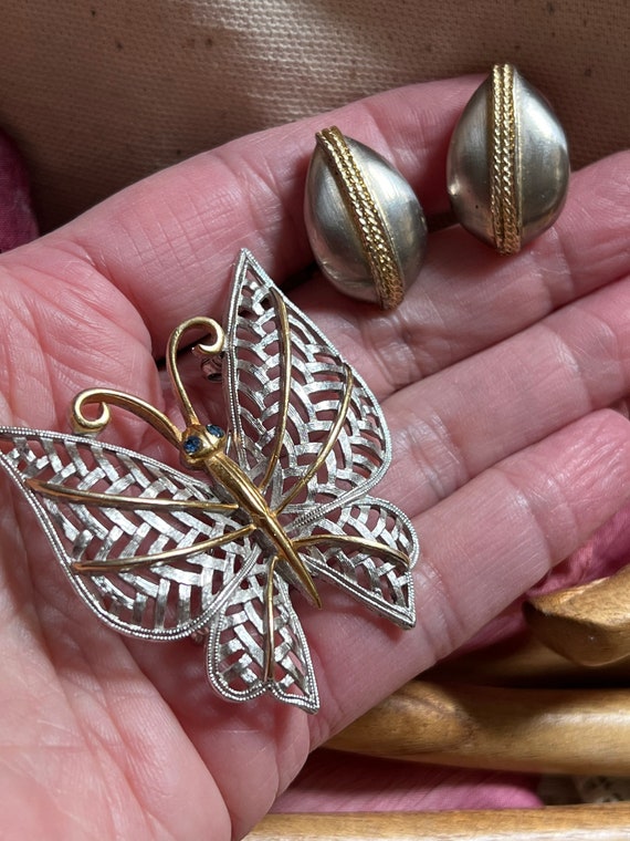 Vintage Avon 2 tone butterfly brooch earrings set… - image 3