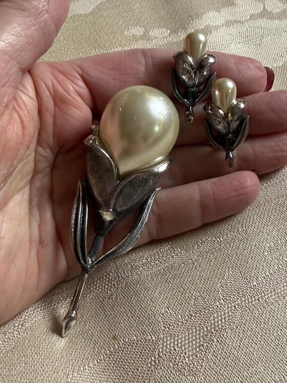 Vintage Botticelli pearl flower brooch earrings set, silvertone pearl floral jewelry set, Botticelli jewelry set