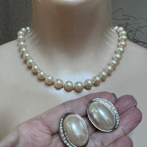 Vintage 15" faux pearl necklace Richelieu big clip earrings, Richelieu mabe pearl clip ons, classic knotted 15" faux pearl strand, runway