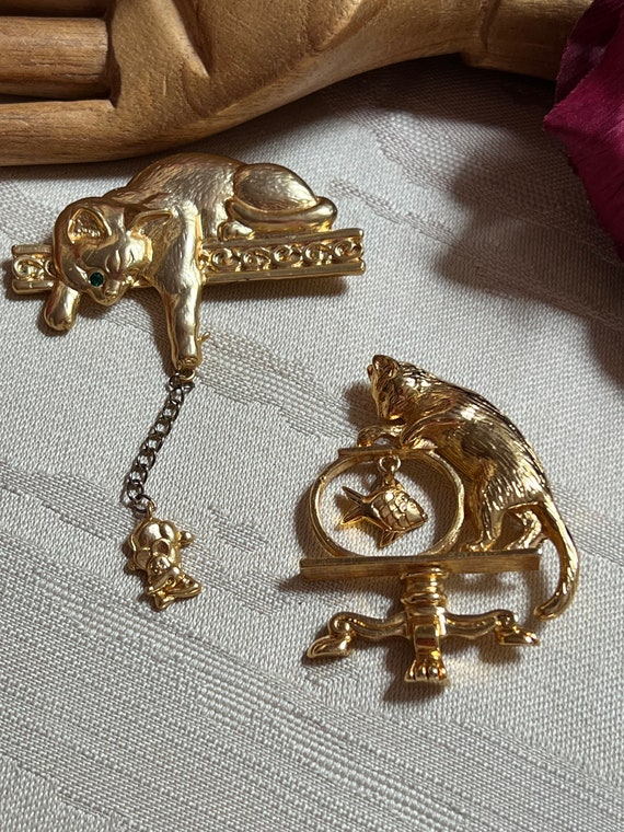 Vintage two cat pins, cats catching mouse pin, cat