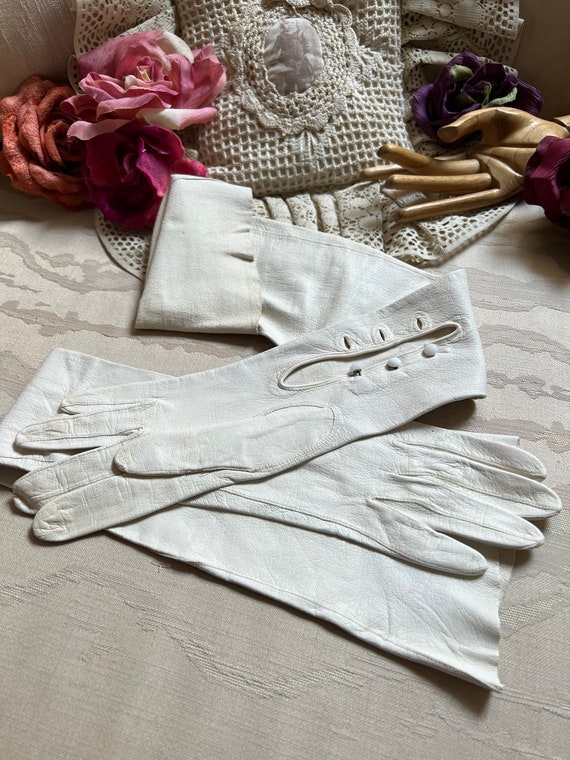 Vintage ivory kid leather opera gloves S, small h… - image 10