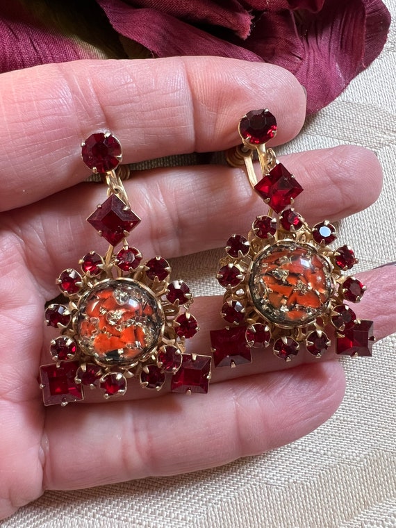 Vintage screwback red crystal dangle earrings, red