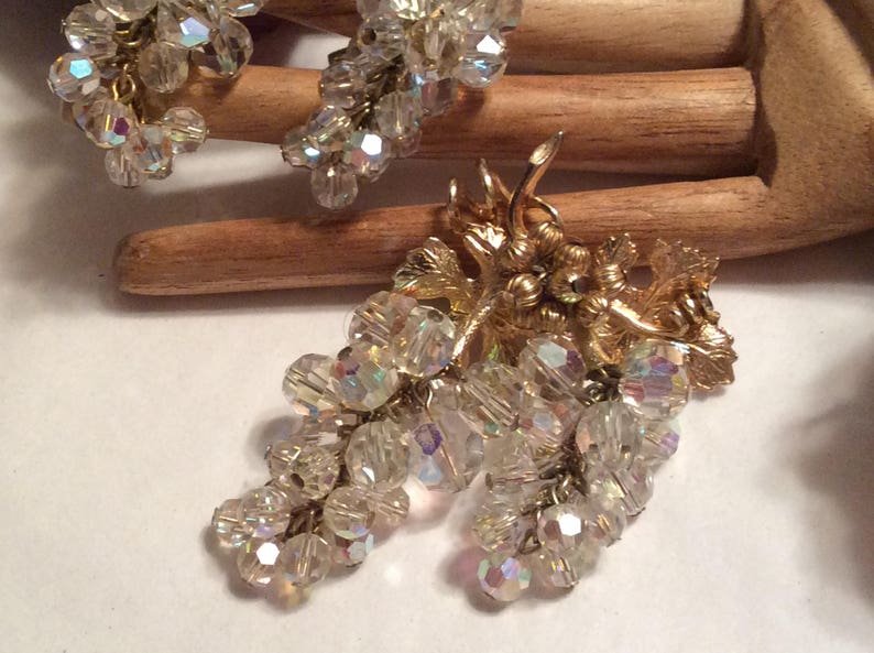Vintage retro glamorous cascading crystals grape clusters brooch earrings set AB crystal clusters clip earring grape cluster big brooch pin