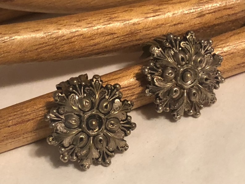 silver filigree textured silvery clip earrings Vintage ornate detail silvery made France clip earrings silverplate  bronze filigree clips