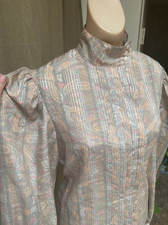 Vintage soft tones tucked front romantic blouse 8… - image 3