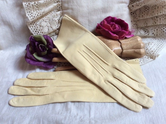 Vintage pale yellow made England doeskin gloves, … - image 1