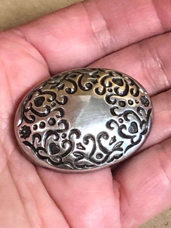 Vintage silver oval pin/pendant, oval domed etched