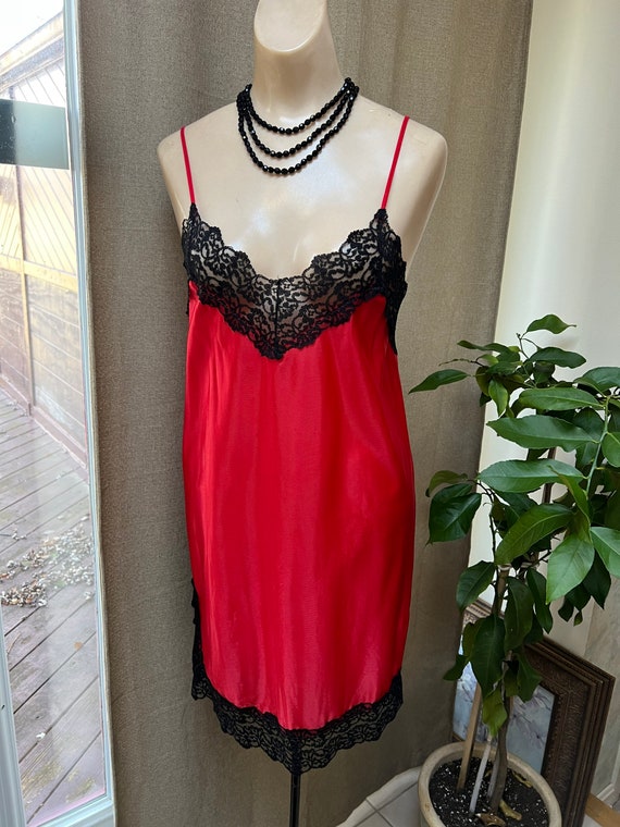 Vintage red black lace trim slip night gown S loos