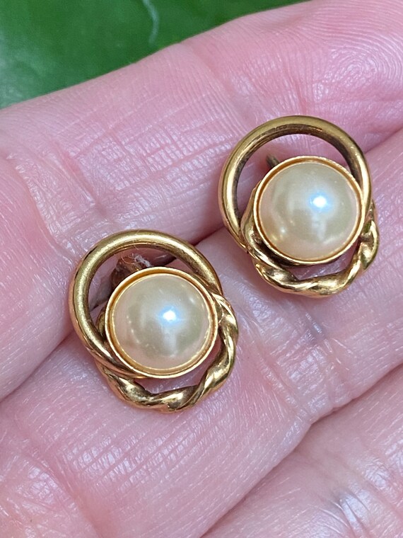 Vintage 3 piece beige pearls jewelry set, 15" kno… - image 4