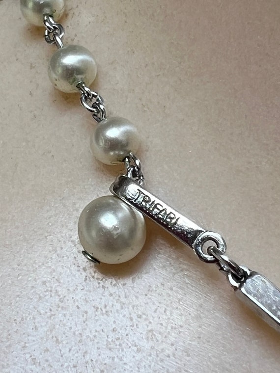 Vintage short Trifari faux pearl necklace/choker,… - image 5