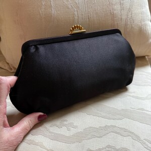 Pochette De Soirée Satin Noir Avec Dentelle Dorée - Clutch Neuve, Taille Moyenne