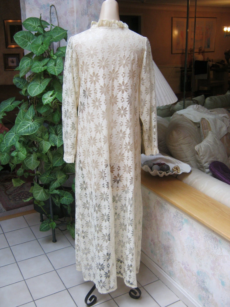 cream beige lace mesh robe to redesign size M daisy look openwork lace beige maxi robe VINTAGE retro antiqued beige crochet look long robe