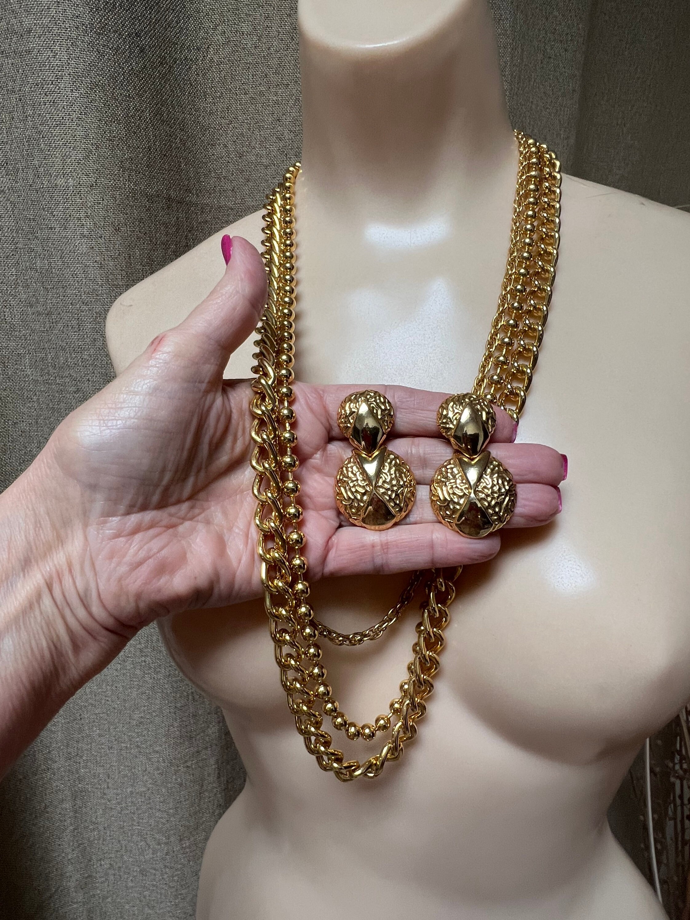 Collar de Tres Cadenas Bañadas en Oro de 18k: Belleza Vintage y