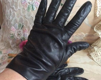 Vintage black leather woman's silk lined gloves sz 7 1/2, classic black leather wrist length gloves, black driving gloves, silk lined gloves