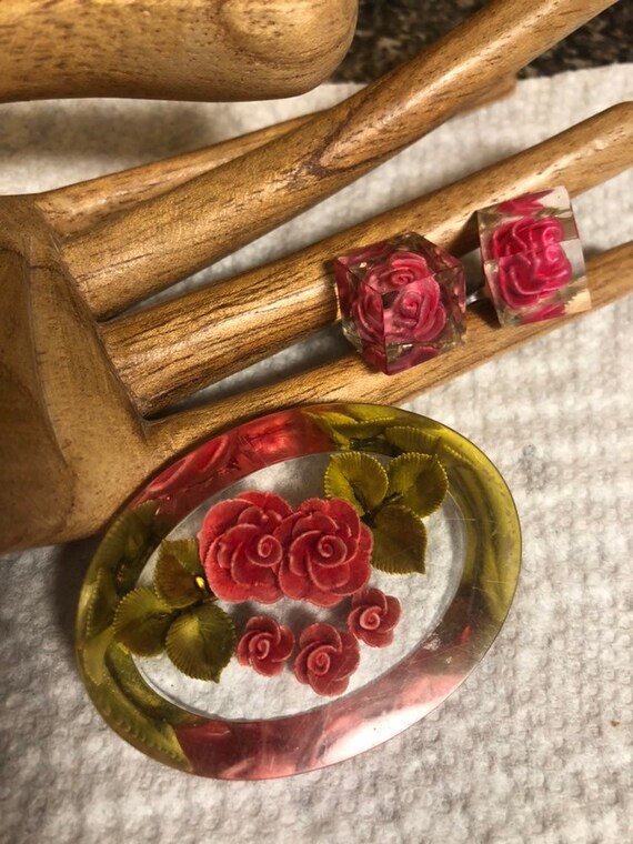 Vintage made Japan clear acrylic roses brooch ear… - image 3