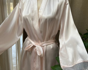 Vintage satiny pale pink blush short tie robe S, Jones New York short satiny blush wrap tie robe S, bride's blush lace sleeves short robe S