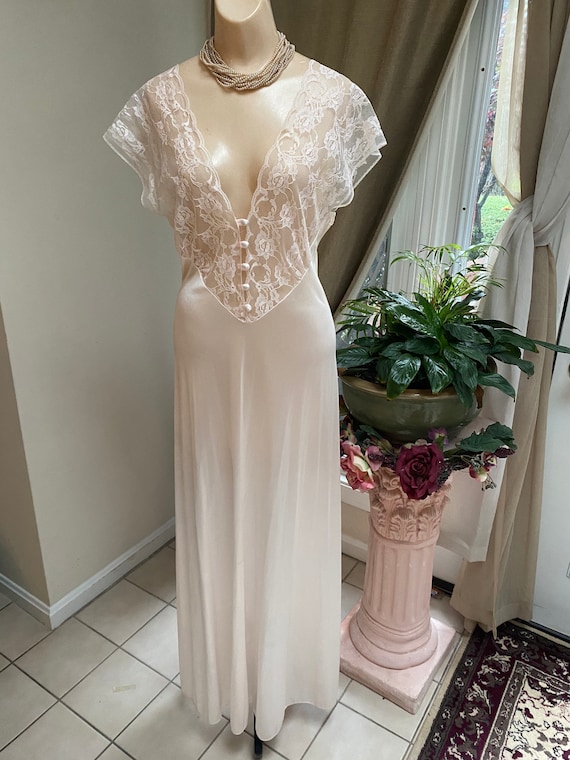 Vintage cream beige Val-Mode bride's long night go