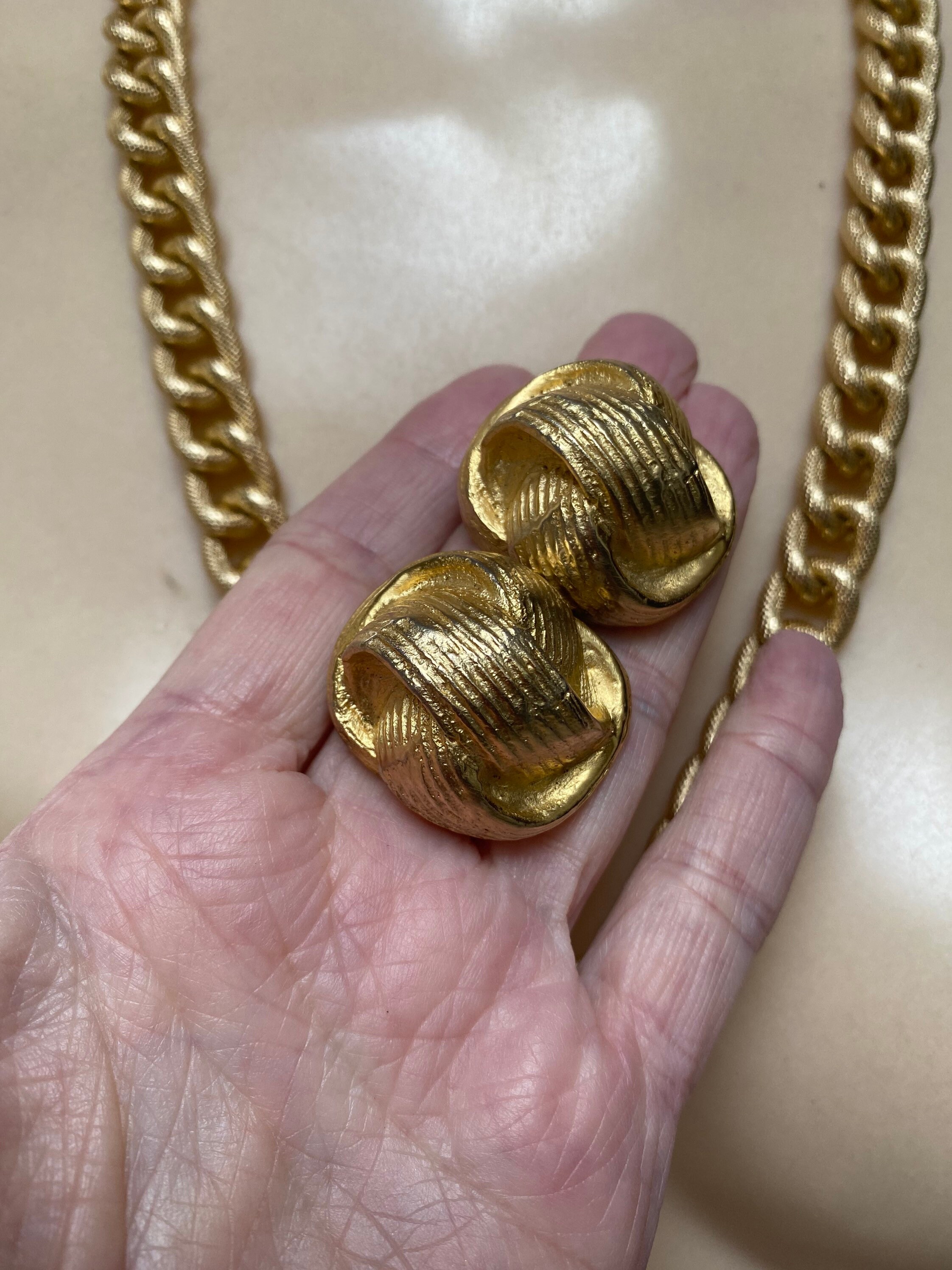 Vintage Textured Satin Finish Goldtone Necklace Earrings Set Vintage Textured Satin Finish Goldtone Necklace Earrings Set