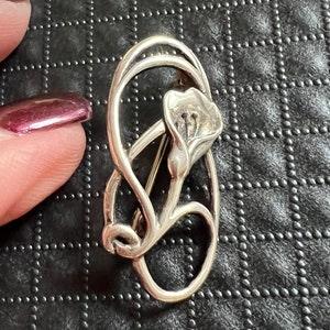 Vintage small sterling calla lily swirling brooch, calla lily sterling silver tiny brooch, silver flower pin, dainty 925 calla lily brooch