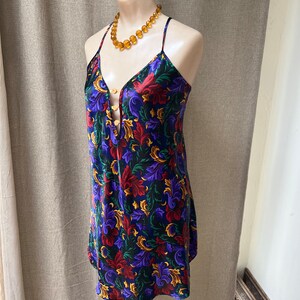 feeling out the night dress Victim Silky Feel Multi Color Patterned Short Night Gown M, Slip Style Night  Gown Cinema Etoile, Fleur De Lis Print Colorful Short Nightgown